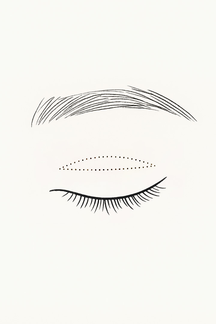 각자의 눈매에 잘 어울리는[b] 라인을 따라, 눈꺼풀을[b] 최소한으로 합니다.